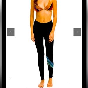 Aviator Nation - CHEVRON FULL LENGTH HI-RISE LEGGING - BLACK // BLUE STRIPES